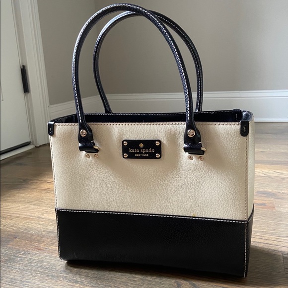 kate spade Handbags - Kate Spade White Cream & Black Open Box Tote